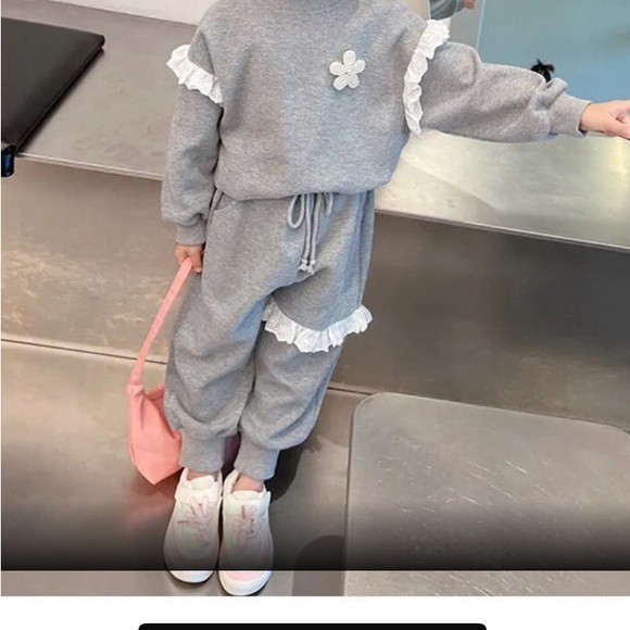 Girls sweatsuit - Picture 6 of 11